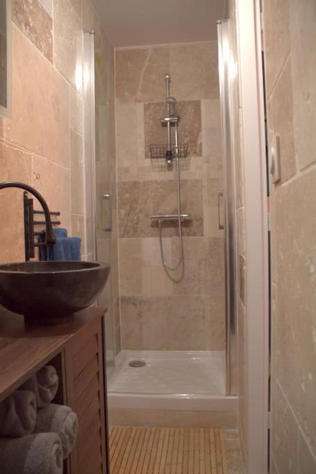 Logement Cosy - Proche Du Prado Apartment Bourges Ngoại thất bức ảnh